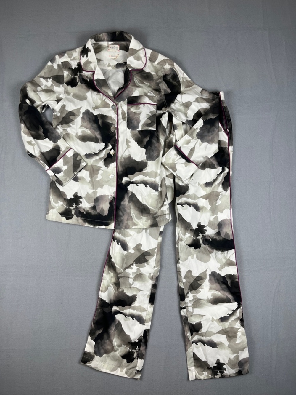 The Lazy Poet Emma Rocky Blossoms Cotton Pajama Set (NWOT)
Size: XS